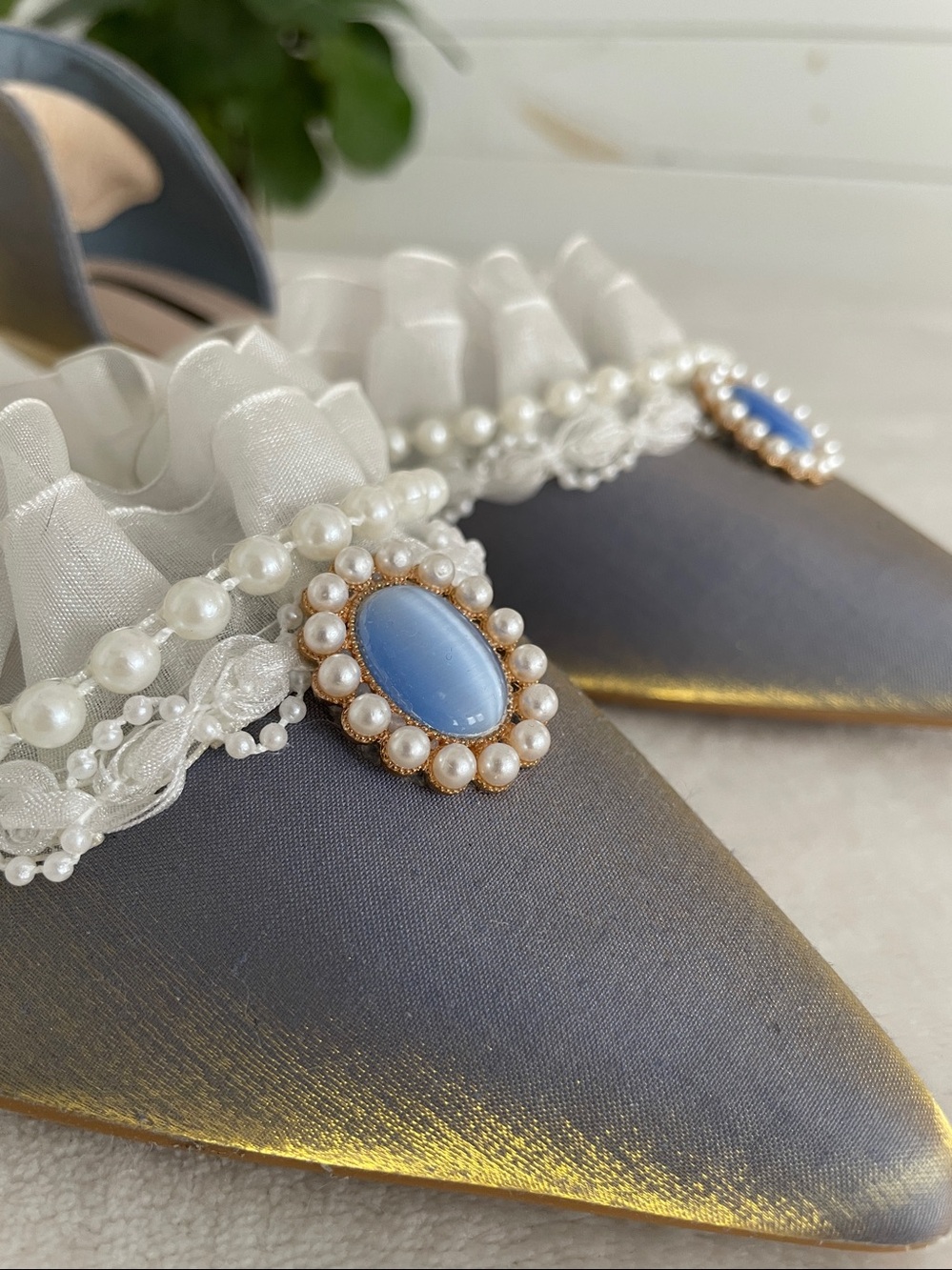 Elegant Blue Satin Pearl &
Ruffle Kitten Heel
D'Orsay Pumps Women's
Size 8.5 - Picture 4 of 17